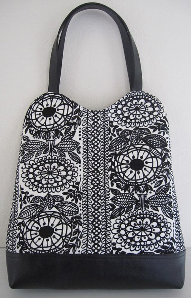 モノトーン花模様かばん