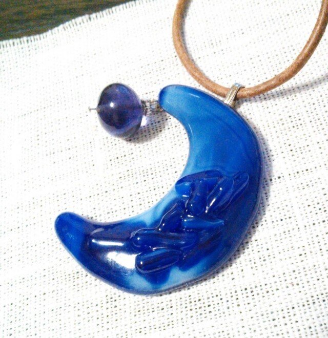 ネックレス　blue crescent