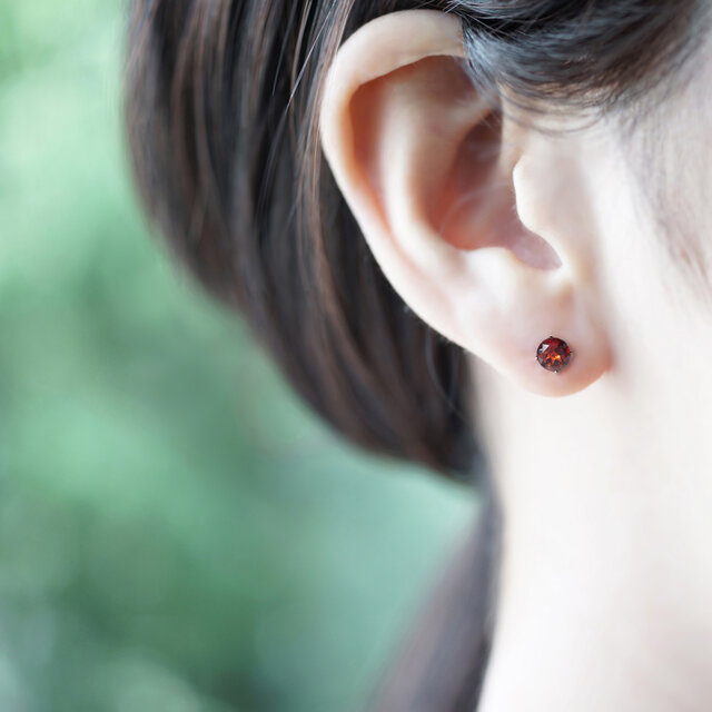 ガーネット6mmの14KGFスタッドピアス ～Gertrude | iichi 日々の