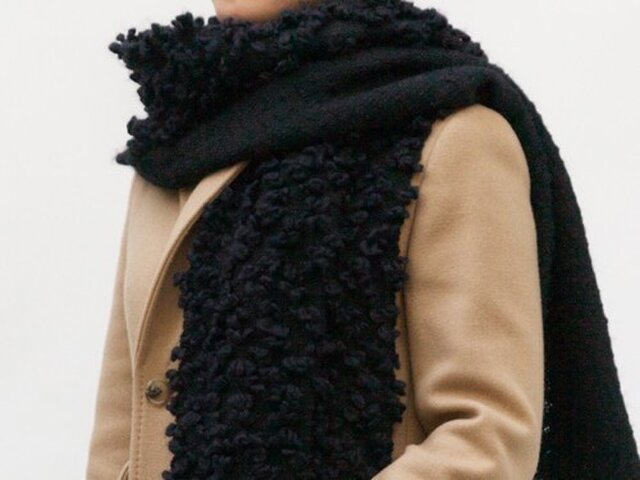 =Sold=変わり糸の黒ストールの画像1枚目