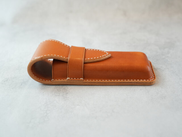 選べる革とステッチ】縦型ペンケース 【名入れ可】栃木レザー 本