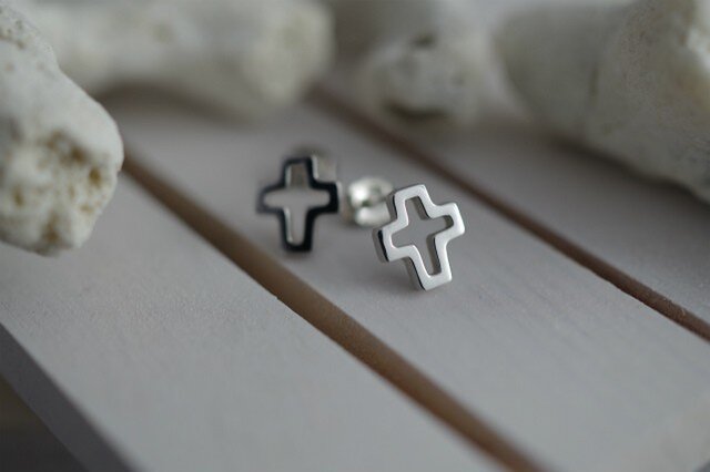 cross pierced earrings 1の画像1枚目
