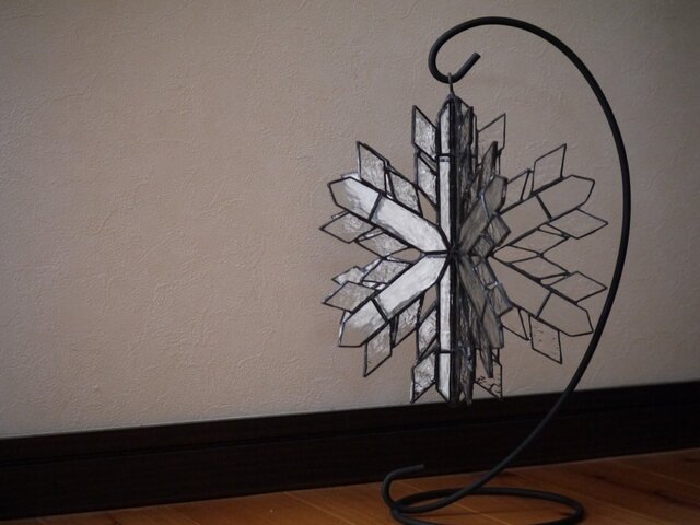【再販】ステンドグラス 雪の結晶 立体の画像1枚目