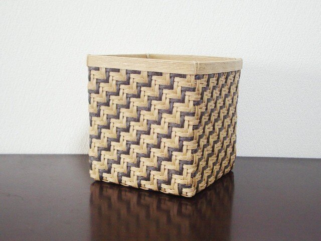 ギザギザ模様の小物入れ | iichi 日々の暮らしを心地よくする