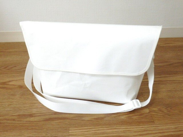 Paper Messengerbag L-sizeの画像1枚目