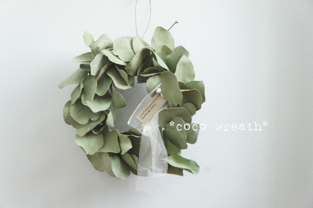 ユーカリとチュールリボンのリース Iichi ハンドメイド クラフト作品 手仕事品の通販