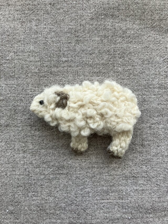 白ひつじ＊ブローチ