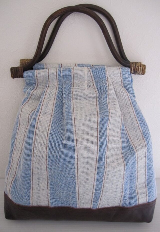 木の持ち手のカヤ織りかばん