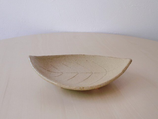 足付き 木の葉皿の画像1枚目