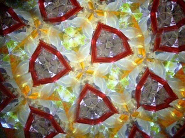 ステンドグラスのハンドメイド万華鏡 ステンドグラス万華鏡＊紅鱗 | iichi 日々の暮らしを心地よくする