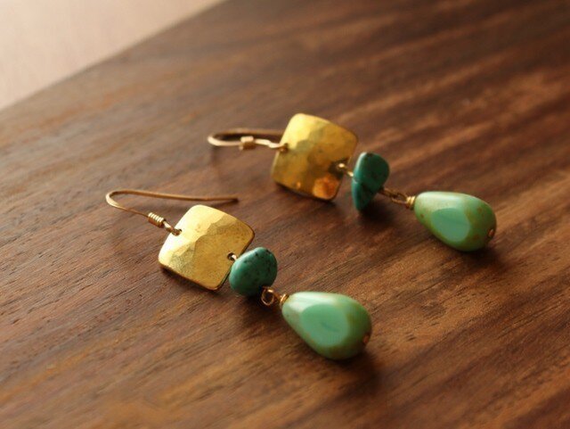 レア✧ゴールデンヒルターコイズ×あこやケシピアス✧14kgf ターコイズ 真鍮打ち出し K14GF ピアス | iichi 日々の暮らしを