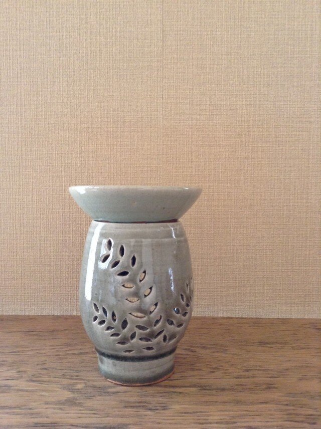 茶香炉ー青磁釉草木紋の画像1枚目