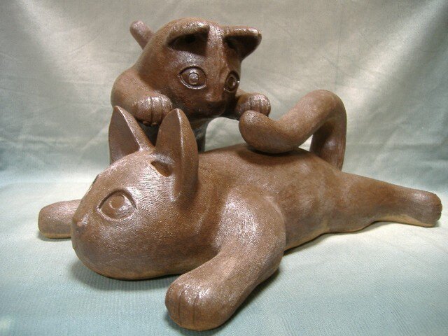 アンティーク可愛らしいお顔で良き人を呼び込む超特大一刀彫の招き猫 古瀬戸 骨董品 招き猫 27cm 完品 ジャパン アンティーク 稀少な