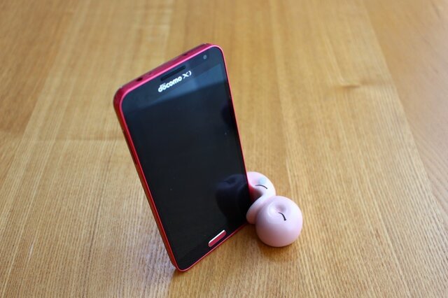 リンゴのスマホスタンド(ピンク)の画像1枚目