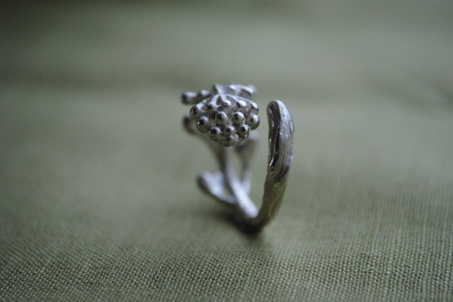 ぺんぺん草ピンキーリング | iichi 日々の暮らしを心地よくする