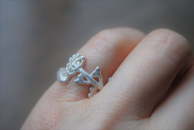 ぺんぺん草ピンキーリング | iichi 日々の暮らしを心地よくする