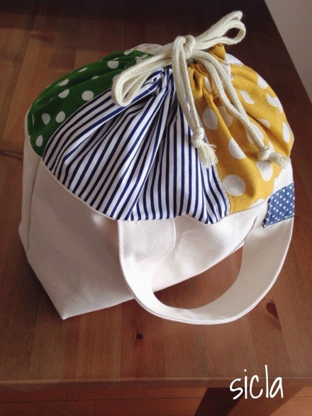 キュッととじる帆布のミニトート