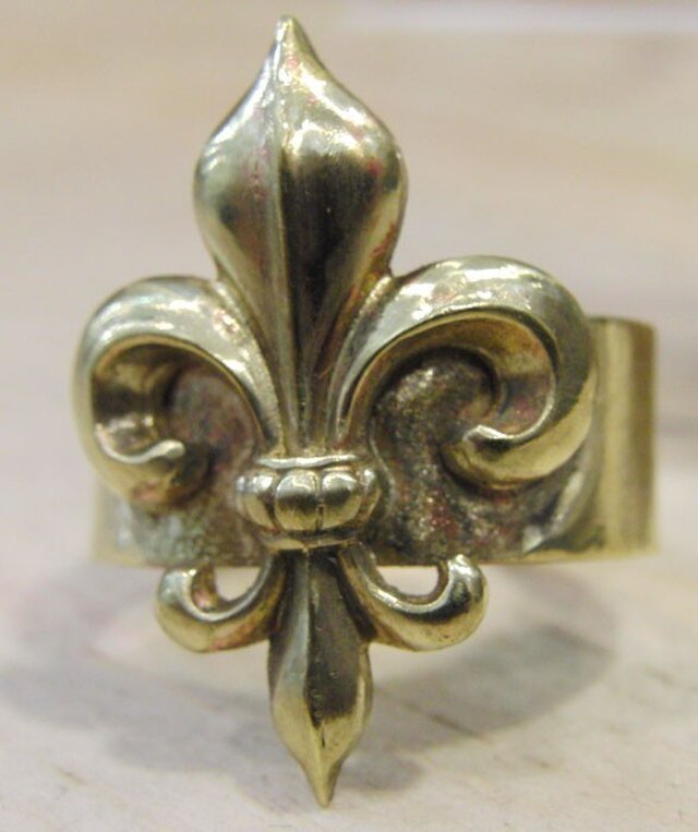 真鍮ブラス製 フレア 百合デザインリング 指輪サイズ1号 40号 まで タイリング トゥリングにも Iichi ハンドメイド クラフト作品 手仕事品の通販