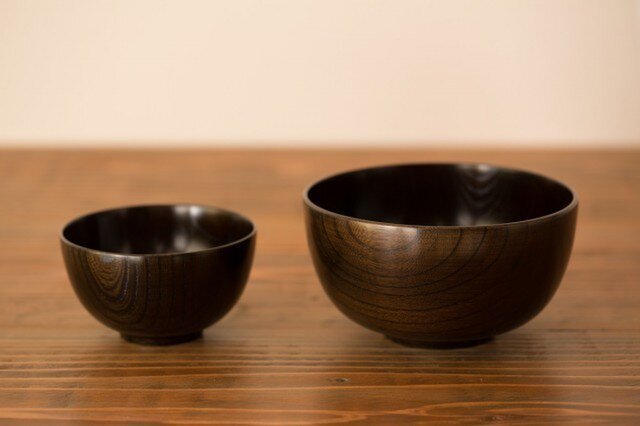 【未使用】欅(けやき)の大椀 5客 透き漆/拭き漆 雑煮椀/丼椀/麺椀 漆器 再入荷】ろくろ挽きの欅の丼椀（黒拭き漆） | iichi 日々の