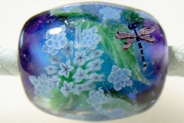 とんぼ玉古布ひもネックレス 八重咲き額紫陽花と糸蜻蛉の画像1枚目