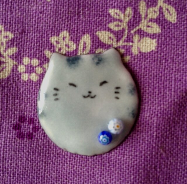 受注製作 七宝 玉猫 ブローチの画像1枚目