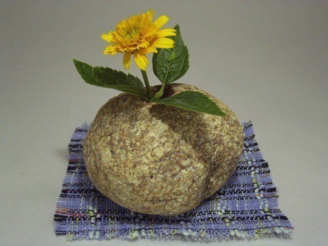 石輪挿し 自然石の花挿し K 143 Iichi ハンドメイド クラフト作品 手仕事品の通販