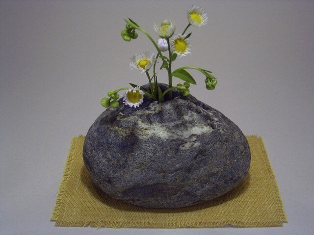 石輪挿し 石の花入れ K-149の画像1枚目