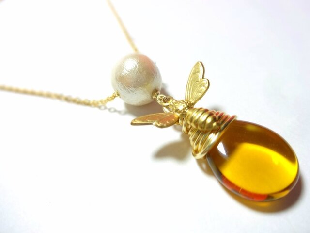 Flying Honeybee Necklaceの画像1枚目