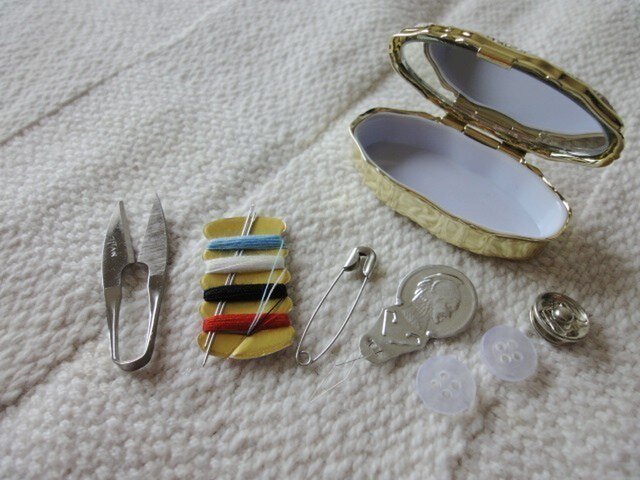 こぎん刺し携帯用ソーイングセット 差し色モスグリーン | iichi 日々の