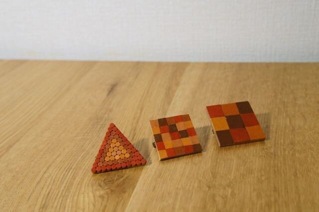 革のブローチ(モザイク)の画像1枚目