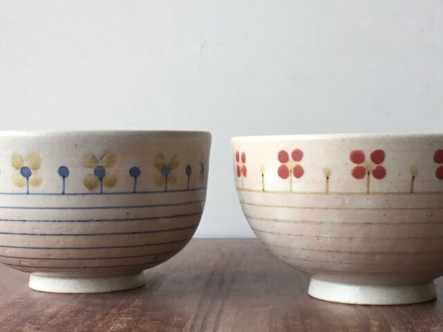 黄交趾　一珍　花紋　蓋付き丼ぶり揃　5客セット　黄色　雑煮碗　円菓子碗　吸物碗 美濃焼 金彩錦草花円菓子碗 陶器 陶磁器 蓋付 フタ付 どんぶり