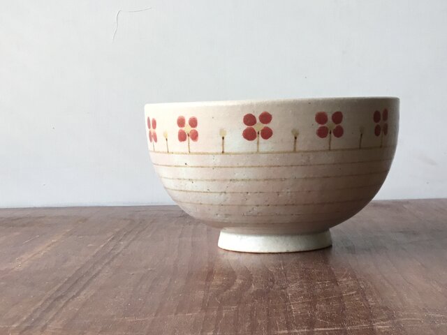 小丼碗 花ならび赤色の画像1枚目