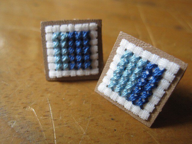 四角のピアス / 青x水色の画像1枚目