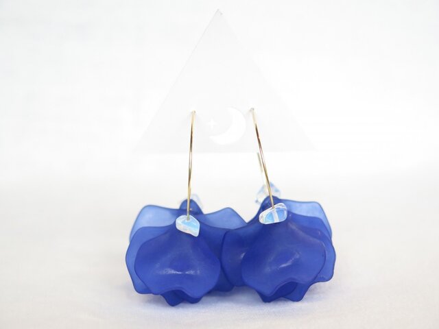 花弁ピアス(blue ver.)の画像1枚目