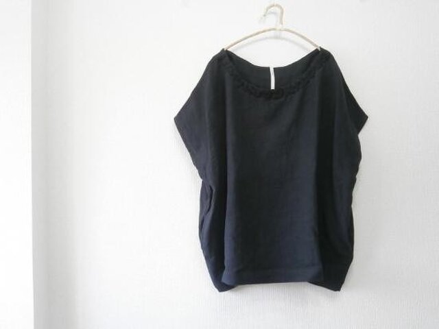 en-en首飾り手刺繍オーバーシャツ・ブラックの画像1枚目