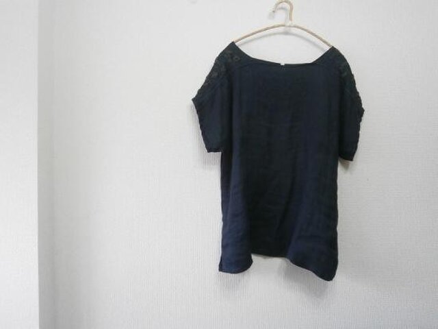 en-en肩手刺繍スクエアプルオーバー・ダークネイビーの画像1枚目