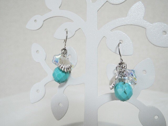 ☆限定☆ターコイズ＆シェルチャームピアス☆（296） | iichi 日々の