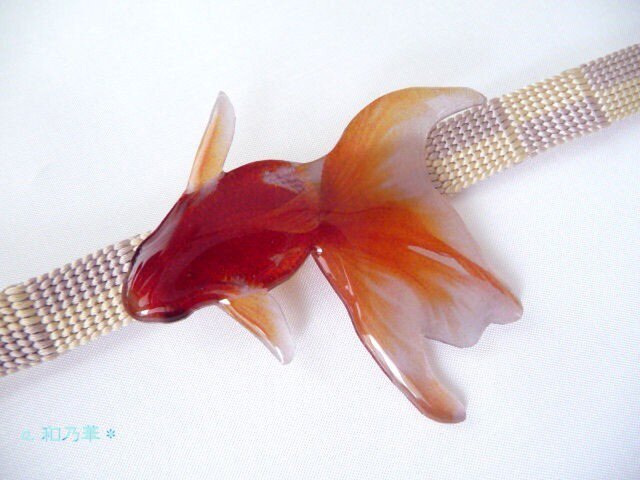 〈受注品〉mo*c**t3様 (帯留)金魚 左向き特大の画像1枚目