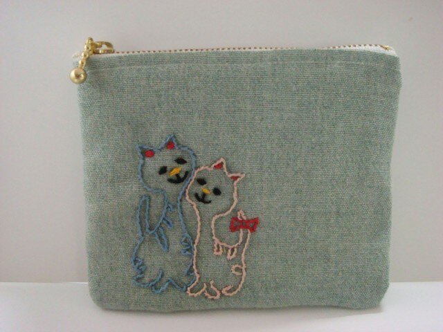ねこちゃん刺繍ポーチの画像1枚目