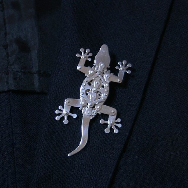 Gear Gecko 1 シルバーピンブローチの画像1枚目