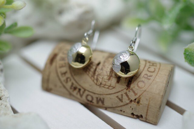 full moon pierced earringsの画像1枚目