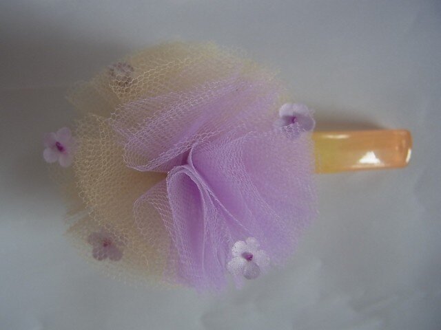 ぽんぽんチュールのヘアクリップ(薄紫小花)の画像1枚目