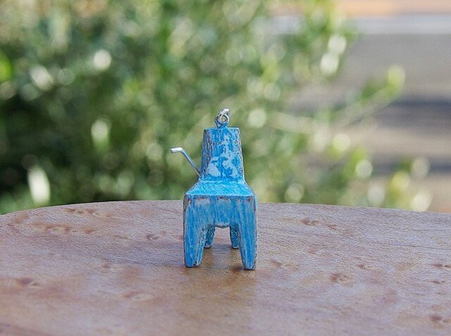 木の椅子のピアス mizuiroの画像1枚目