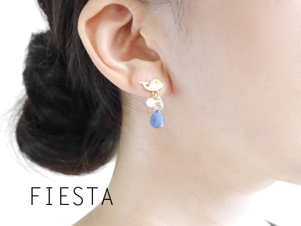 クジラとカイヤナイトの海のピアス | iichi 日々の暮らしを心地よく