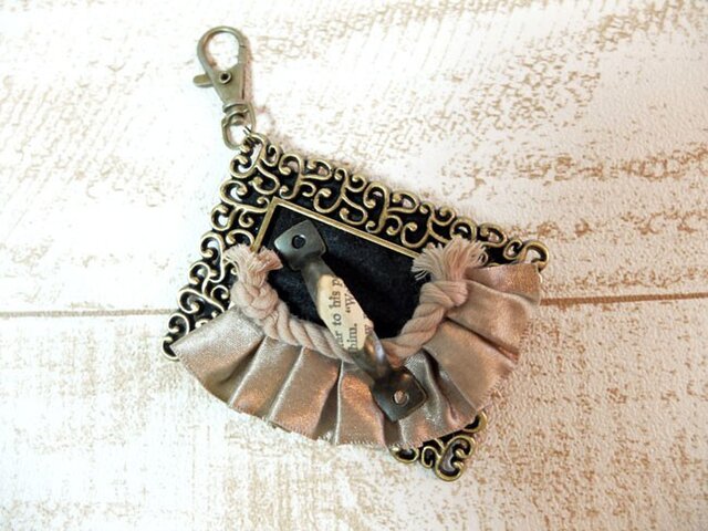 Frame x Knob broochの画像1枚目