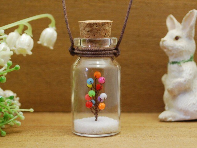 コルク瓶の中のリトルキャンディーツリーの画像1枚目