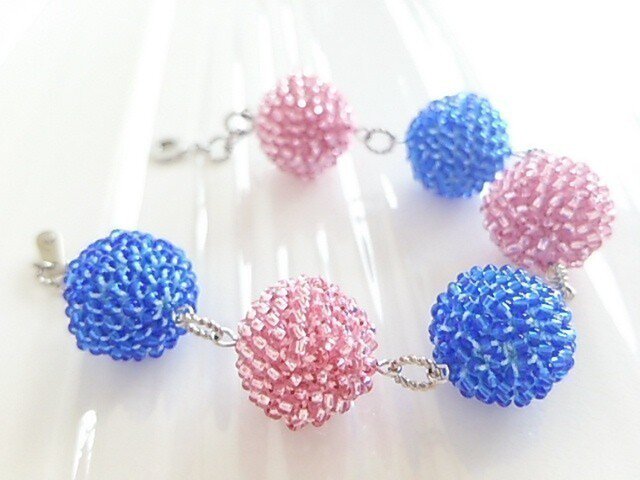 ●sold out●2色ビーズボール ブレスレットの画像1枚目
