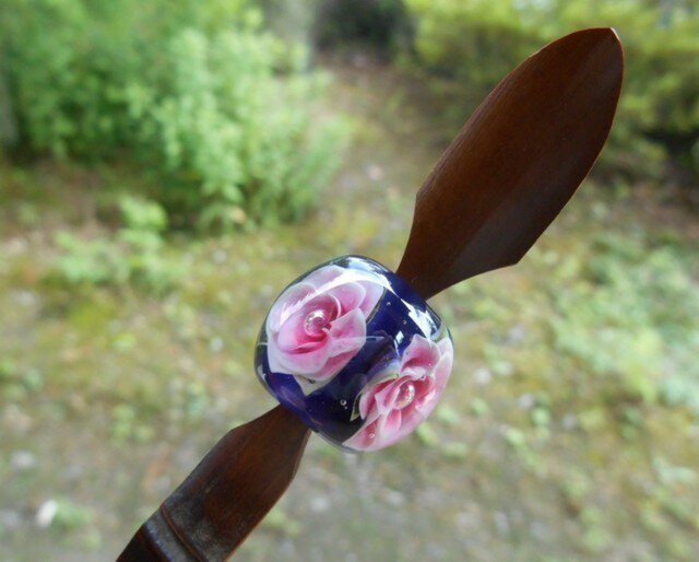 とんぼ玉かんざしピンクの薔薇の画像1枚目
