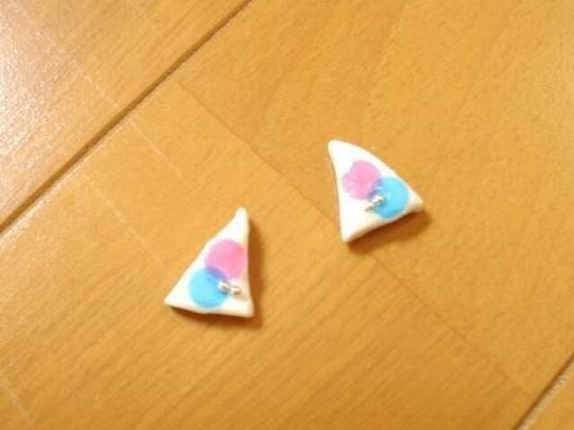 三角形B×Pピアスの画像1枚目