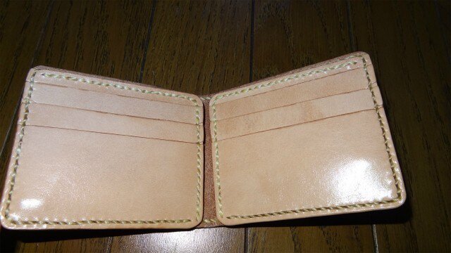革の最小二つ折り財布(再掲載)の画像1枚目